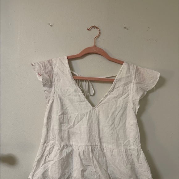 Abercrombie & Fitch White V-Neck Flutter Sleeve Peplum Top - Picture 2 of 4